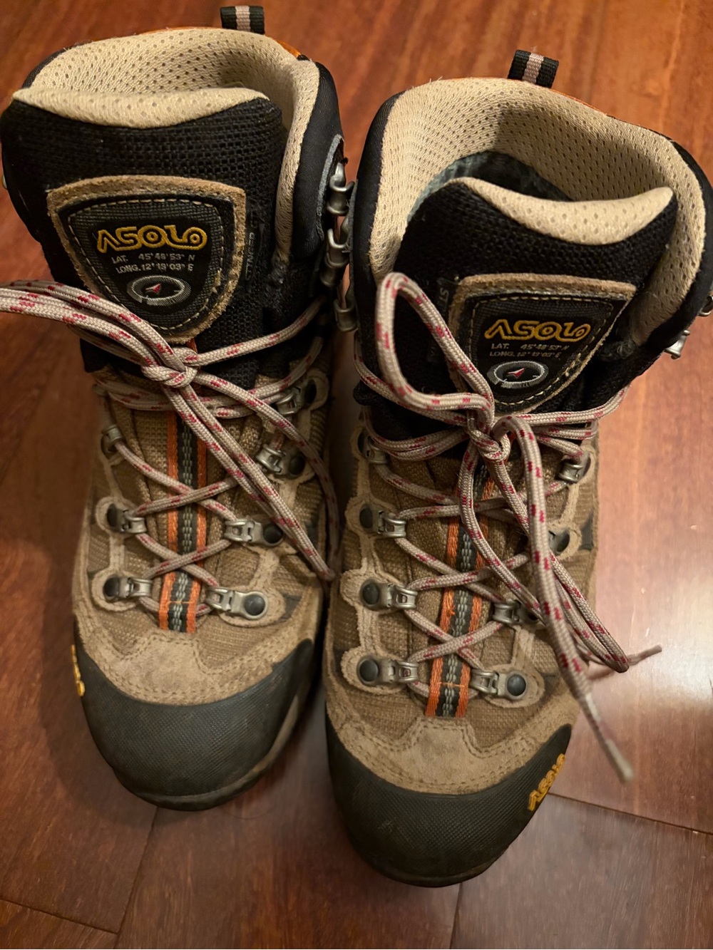 Women’s ASOLO hiking boots size 7. EUC